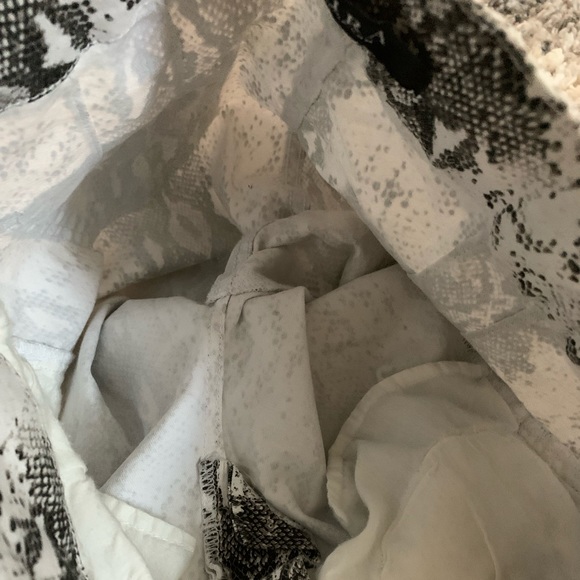 Akira Women’s Snake Print Belted Long Pants Size 5 - Picture 8 of 16